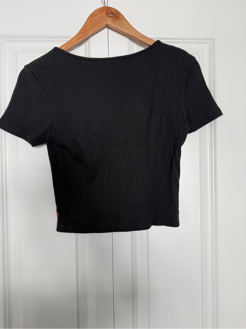 Levi's Black Ribbed Button-Front Crop Tee - Picture 2 of 3